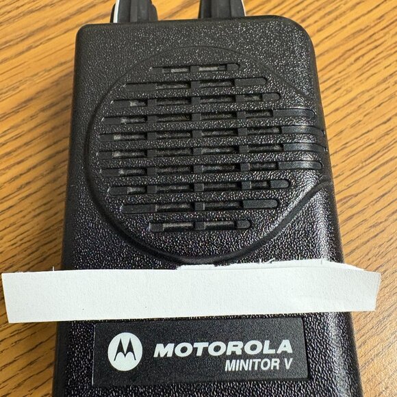 MOTOROLA MINITOR V PAGER - Picture 1 of 2